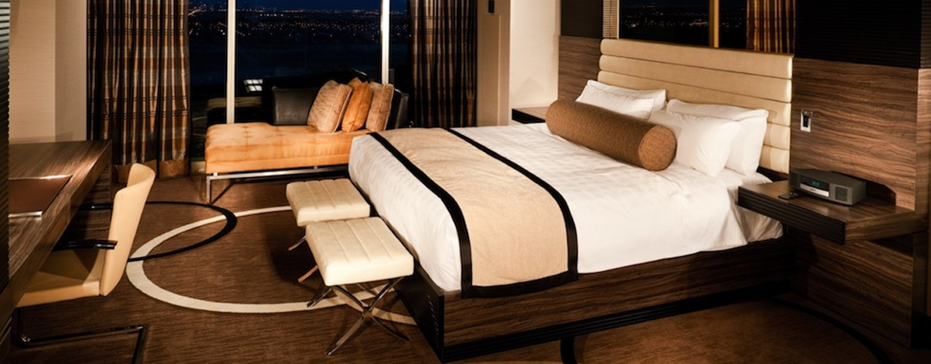 Защо леглата в хотелите са толкова удобни?