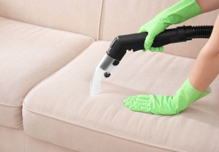 Как да почистваме дивана, за да го съхраним по-дълго
